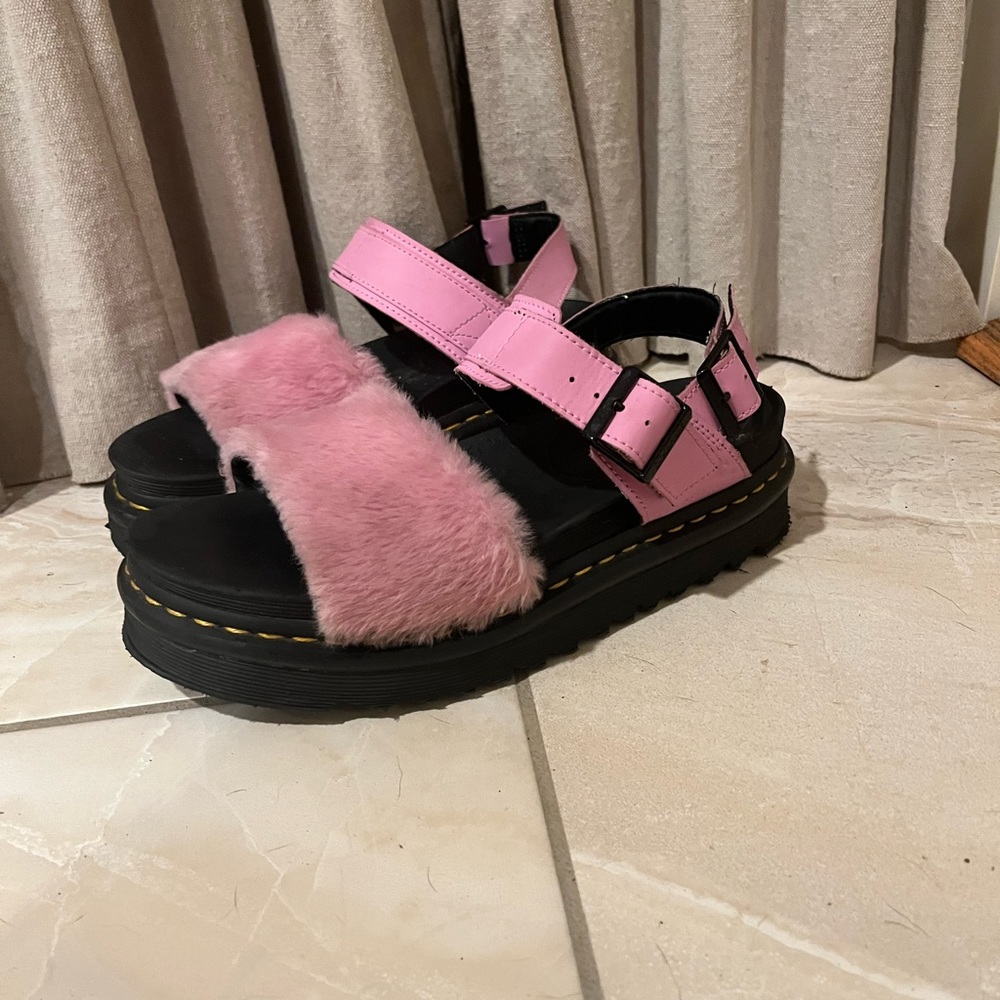 Dr Martins fluffy sandals